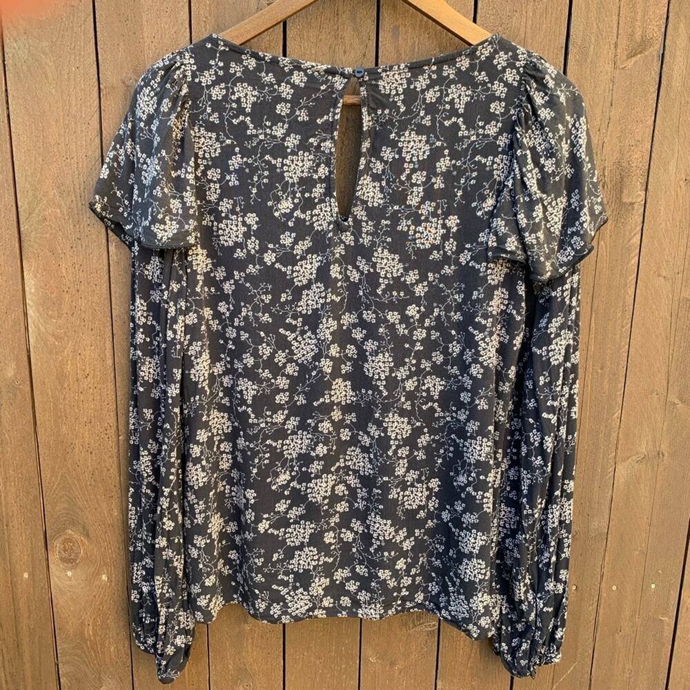 Hinge | Size Small Printed Ruffle Blouse - Picture 8 of 8